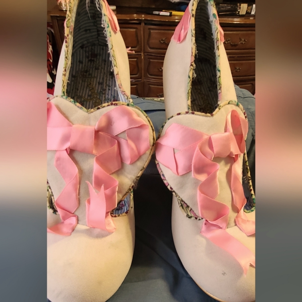 Irregular Choice heels with pink details 9/40 EU